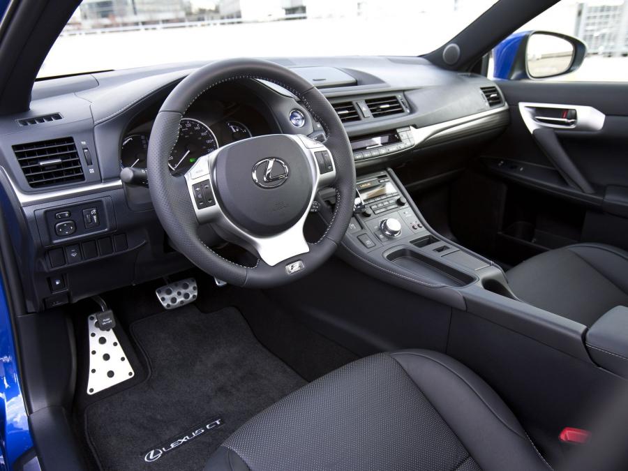  Lexus CT200h F-Sport 2011 года  (US) (фото 12 из 14)